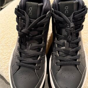 OCWomen's High-Top Charcoal Athletic Shoes